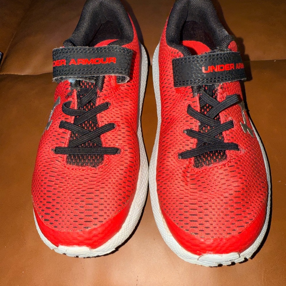 Under Armour Pursuit 2 Kids for everyday day wear, in very good used condition.